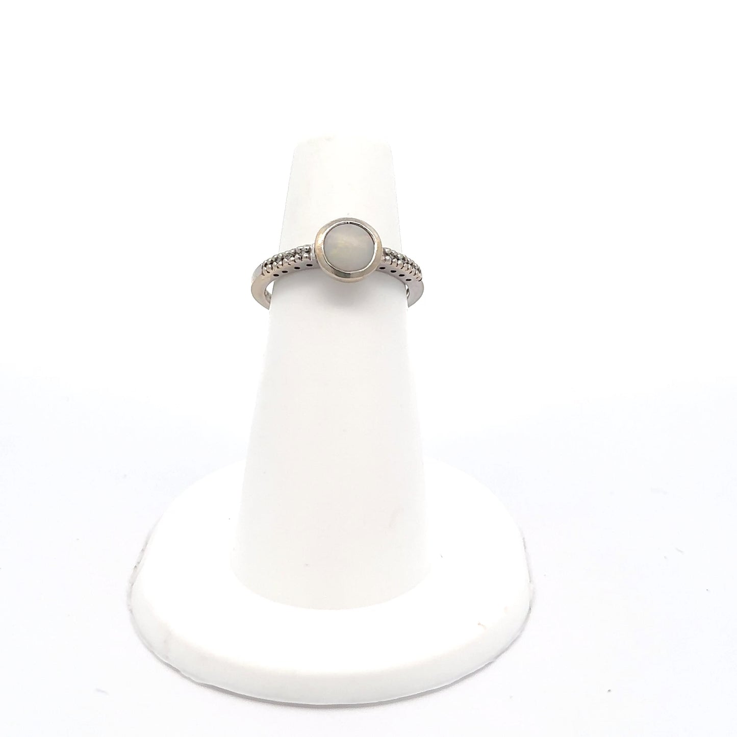 Dainty White Colored Stone Ring Size 6.5 0450334